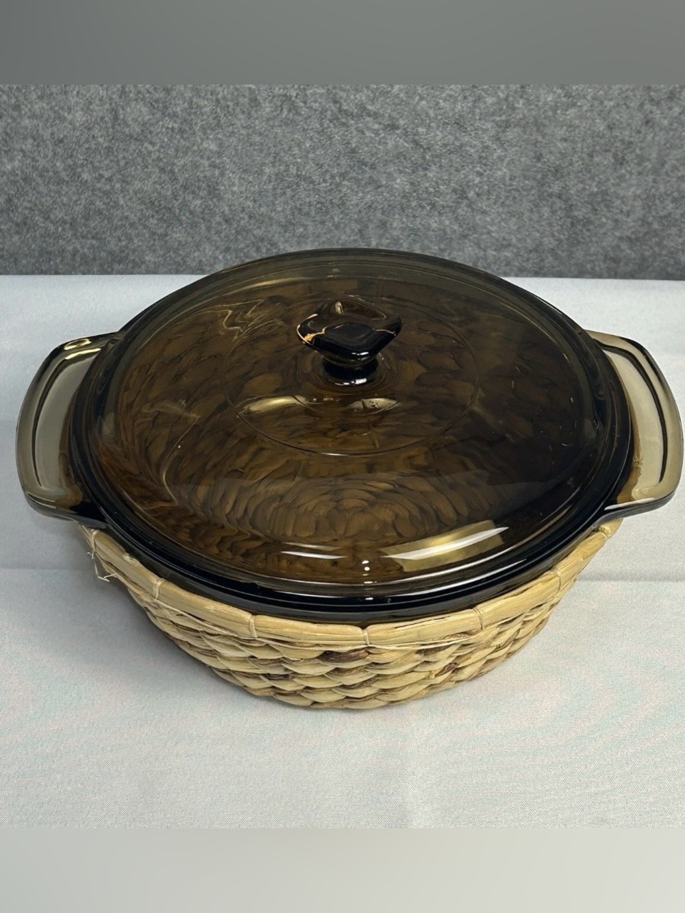 VTG Anchor Hocking 1.5Q Amber Glass Casserole Dish W/Lid & Woven Basket Carrier